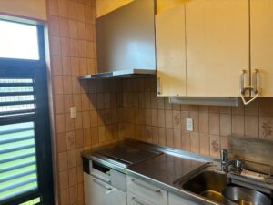 「システムキッチン改修とタイル張り」広島市　南区リフォーム施工中ブログ
