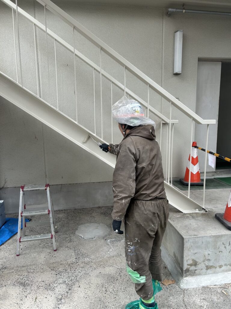 「本館外部階段塗装工事」広島市南区出汐県立工業高校 関連工事 施工中ブログ
