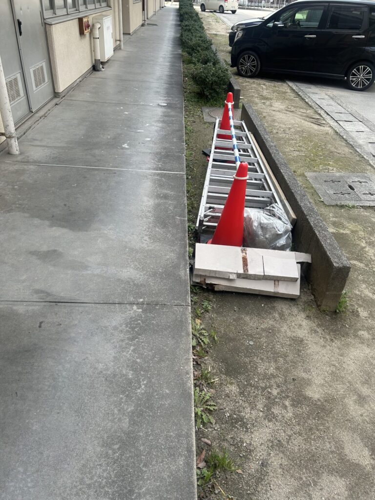 「渡り廊下箱樋取り付け」広島市南区出汐町 県立工業高校関連工事 施工中ブログ